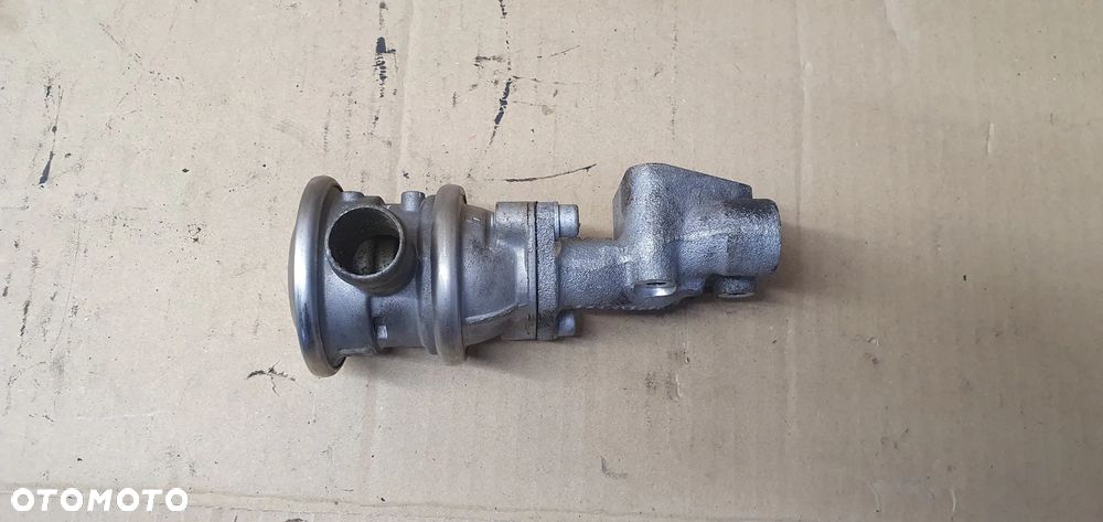 Zawór EGR Audi A4 B6 2.0 06B131817J 06B131101E - 3