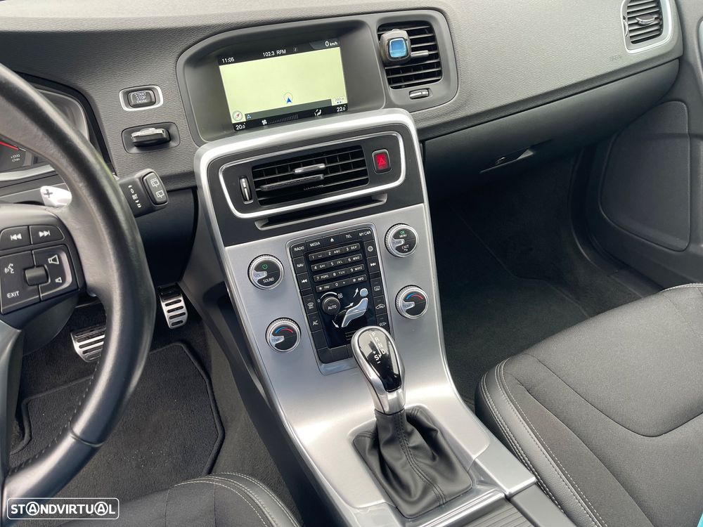 Volvo V60 Cross Country 2.0 D3 Momentum Geartronic - 15