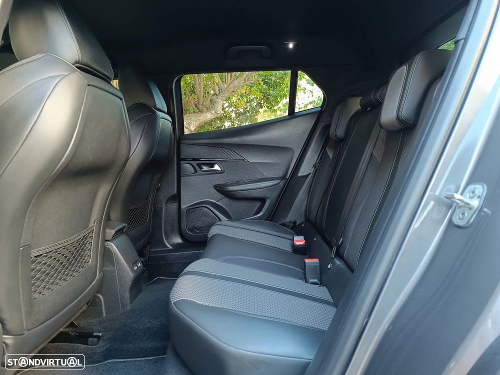 Peugeot 2008 PureTech 130 EAT8 GT - 15