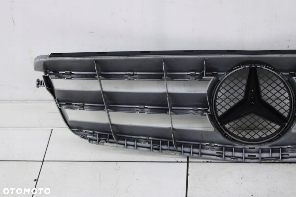 mercedes w204 lift sedan 11r- grill atrapa chłodnicy - 6
