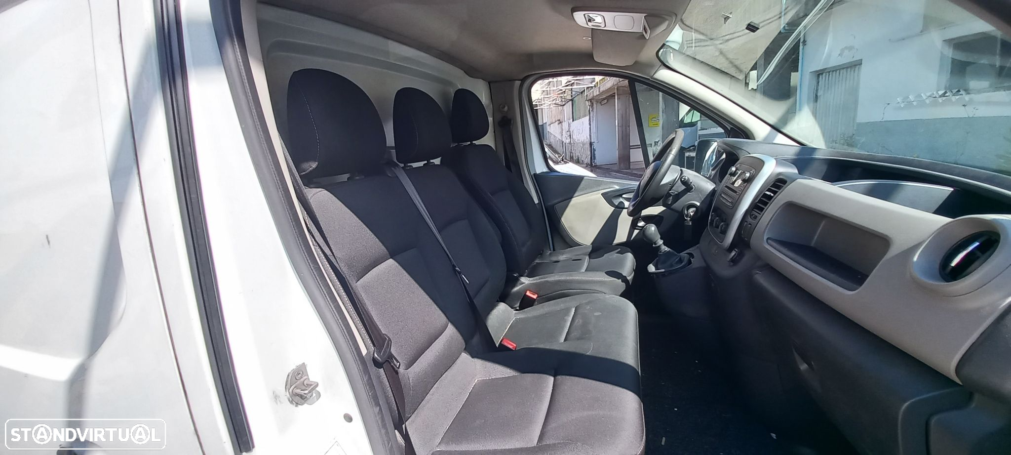 Renault Trafic 1.6 dCi L2H1 1.2T - 15