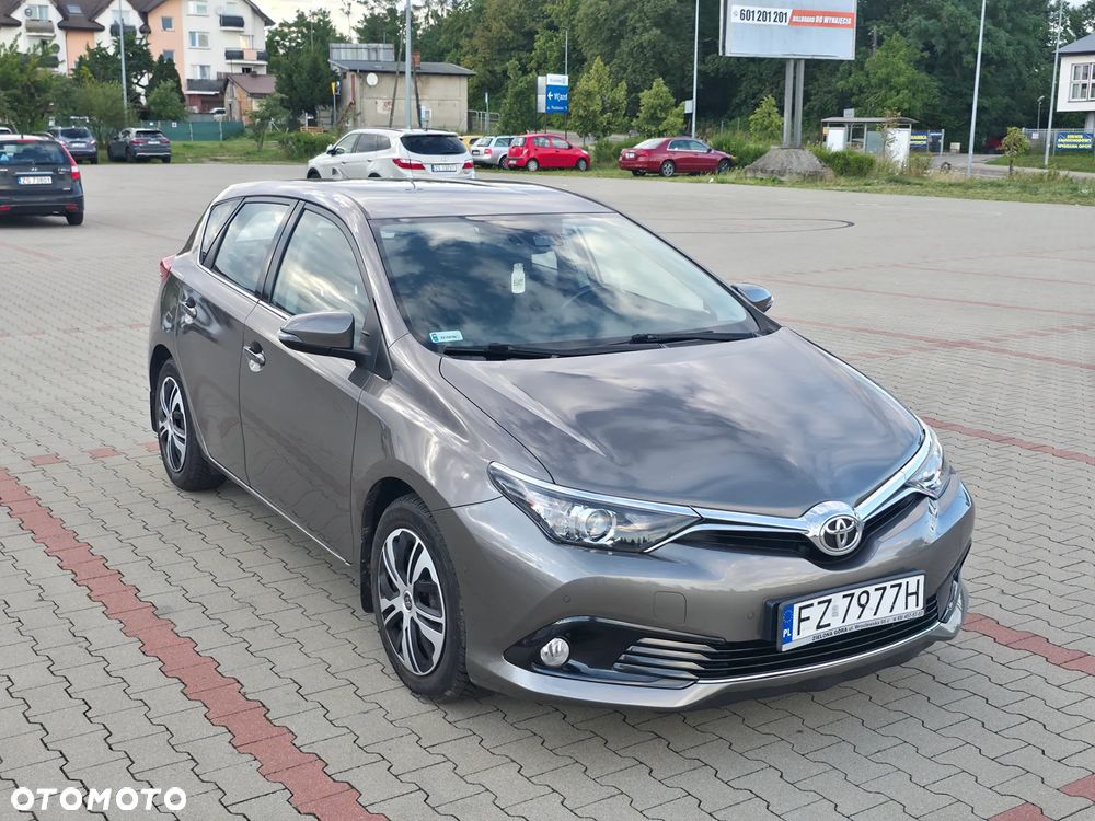Toyota Auris 1.6 Premium - 19