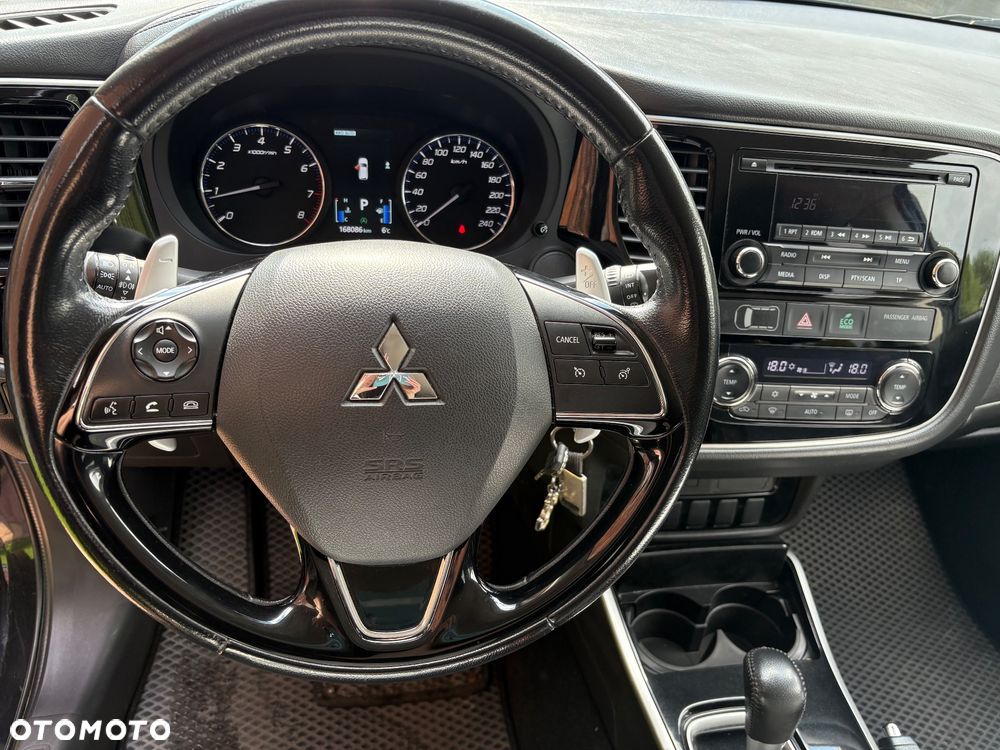 Mitsubishi Outlander 2.0 Instyle + 4WD CVT - 15