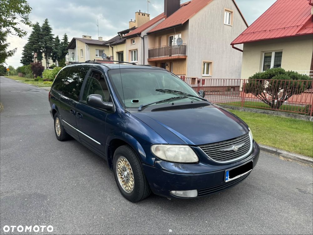 Chrysler Town & Country - 1