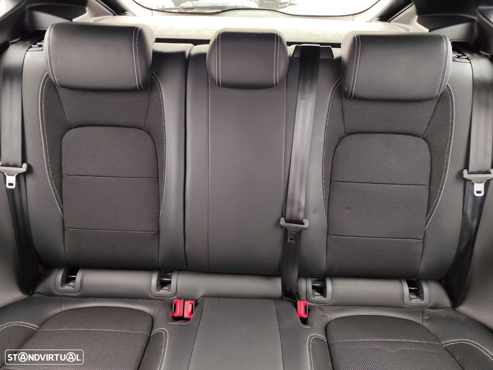 Jaguar E-Pace 2.0 i4D R-Dynamic - 33