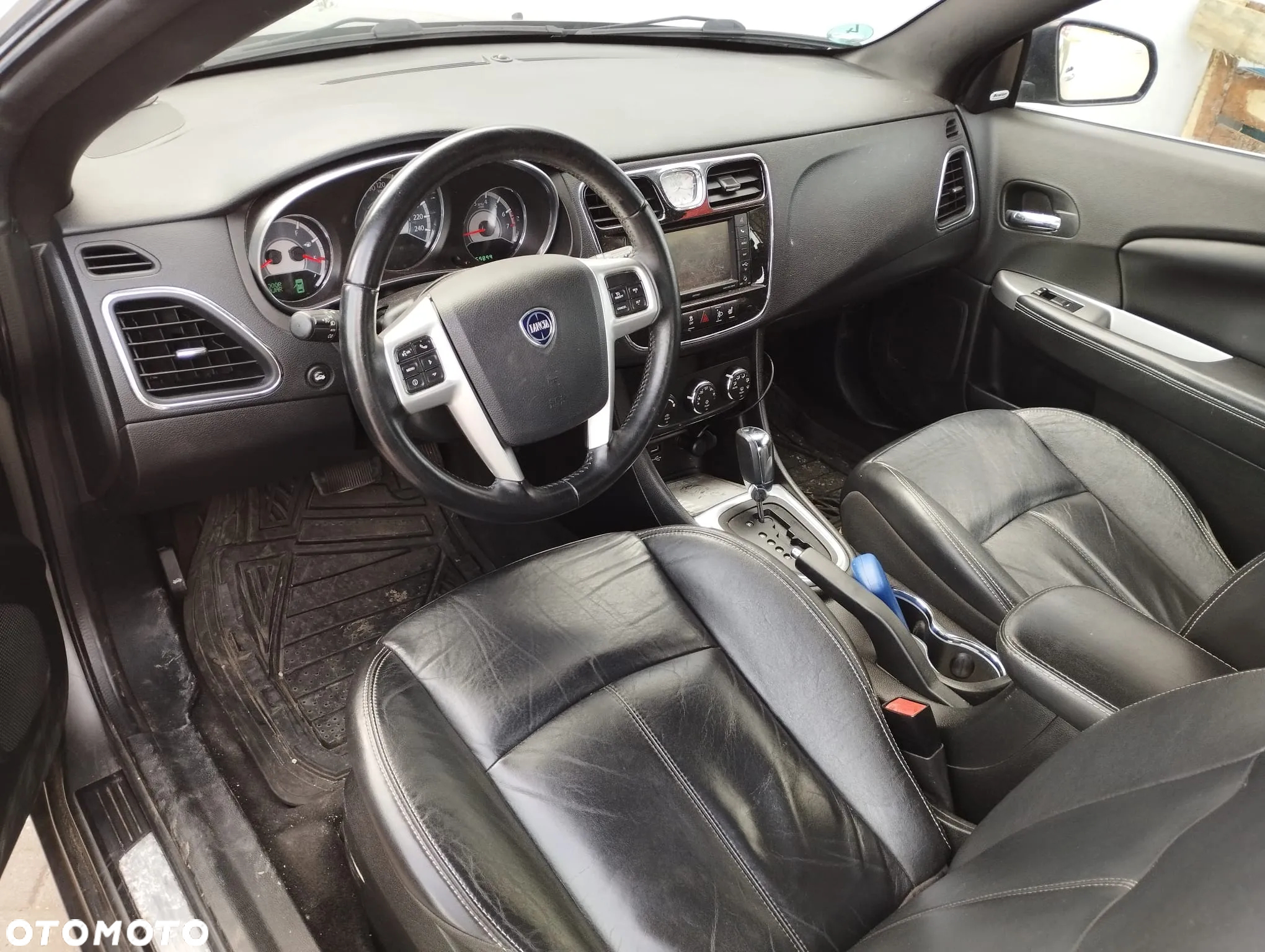 Chrysler 200 - 4