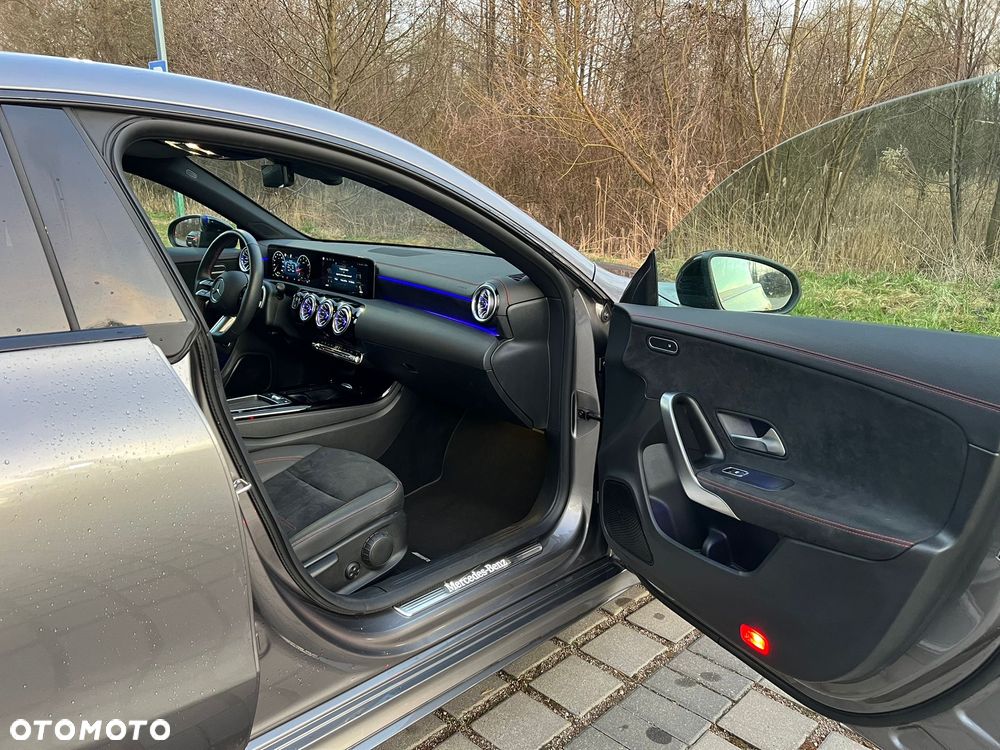 Mercedes-Benz CLA - 38