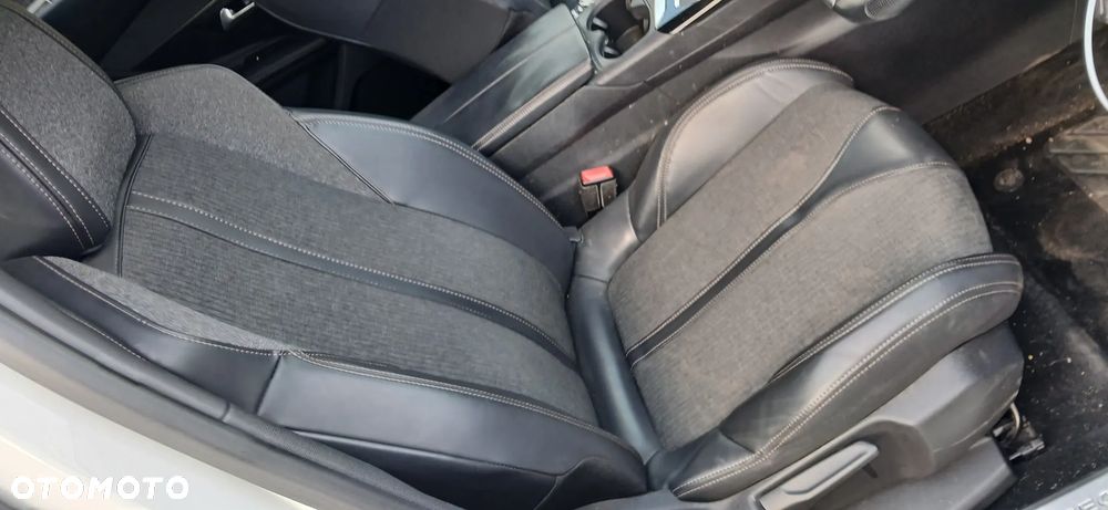 Peugeot 3008 - 8