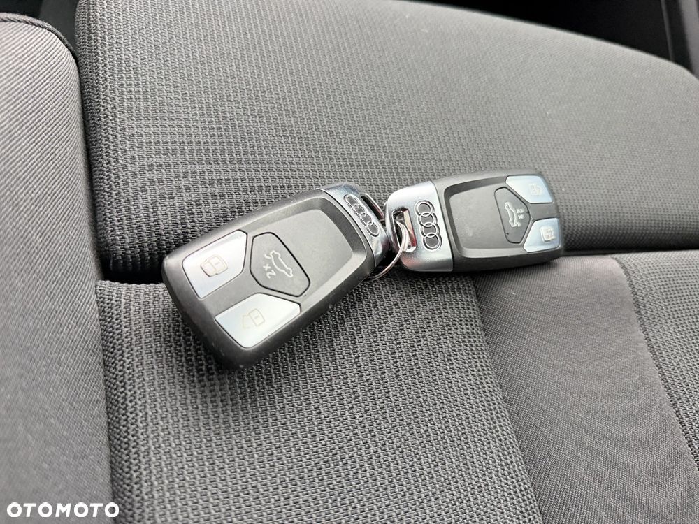 Audi A4 Avant 30 TDI S tronic advanced - 29