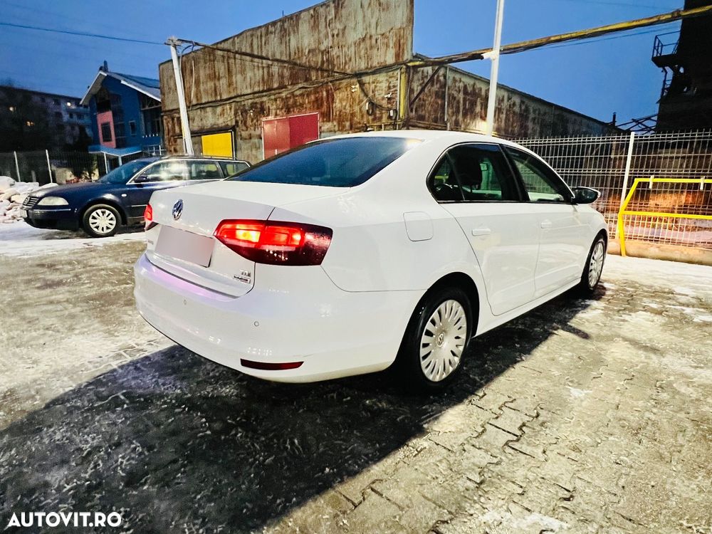 Volkswagen Jetta 2.0 TDI Trendline - 3