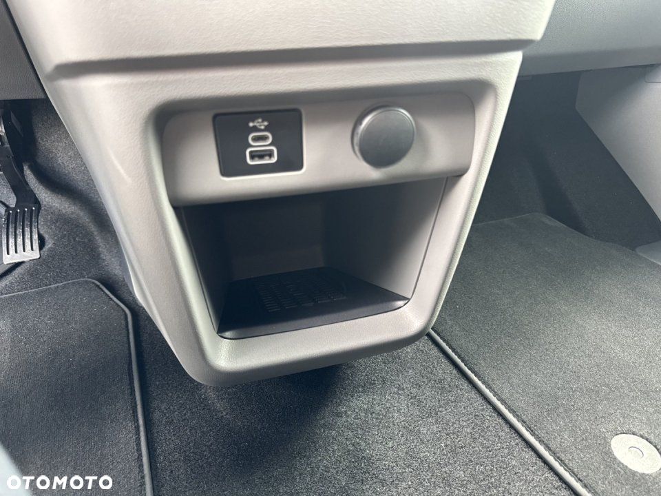 Ford Tourneo Custom - 36