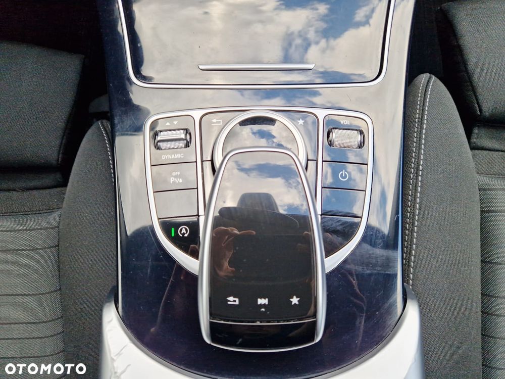 Mercedes-Benz Klasa C 220 CDI DPF Automatik BlueEFFICIENCY Elegance - 23