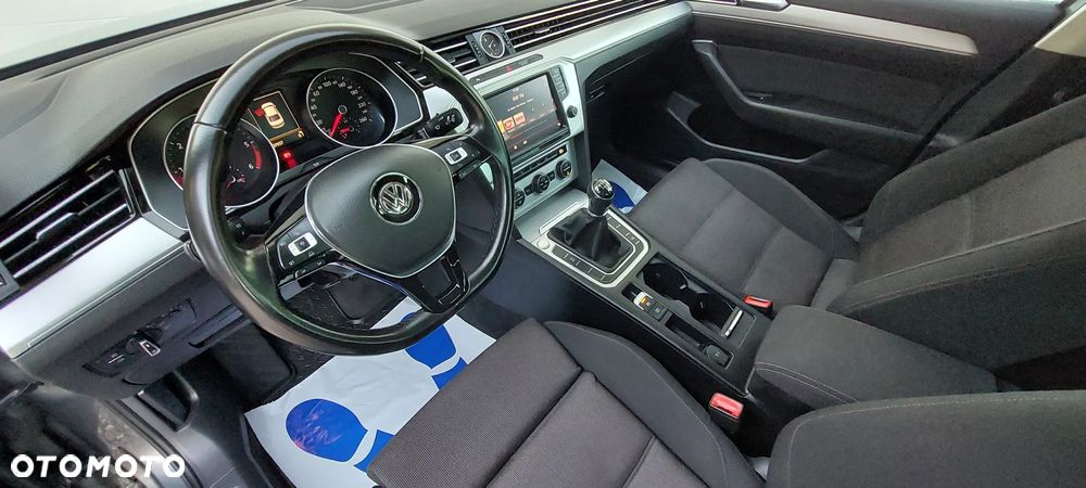 Volkswagen Passat 1.6 TDI BMT Comfortline - 20