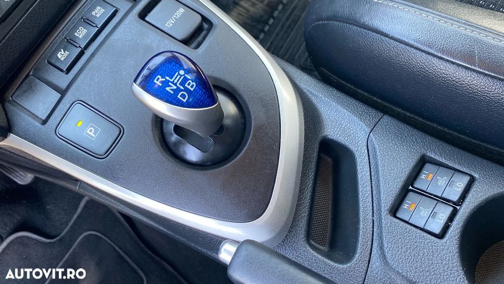 Toyota Auris 1.8 L VVT-i HSD Sol - 13