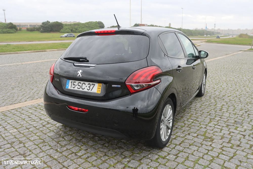 Peugeot 208 1.6 BlueHDi Style - 4