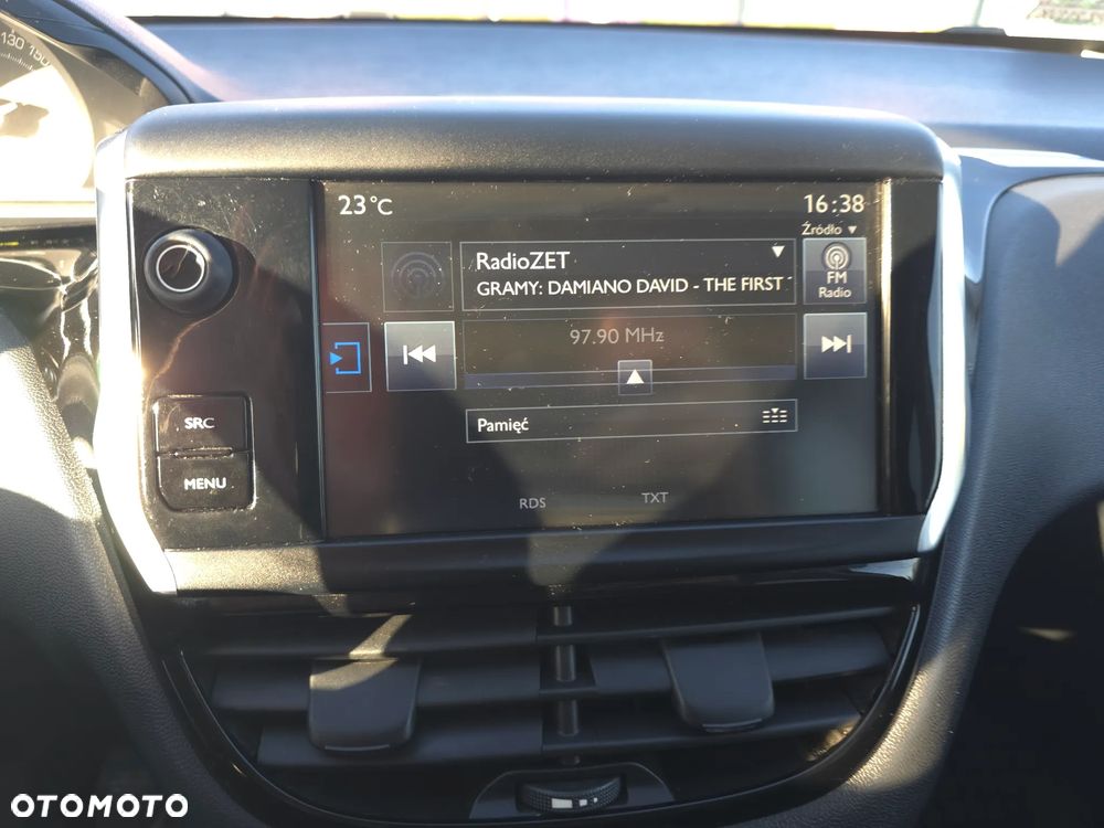 Peugeot 208 1.2 PureTech Style - 24