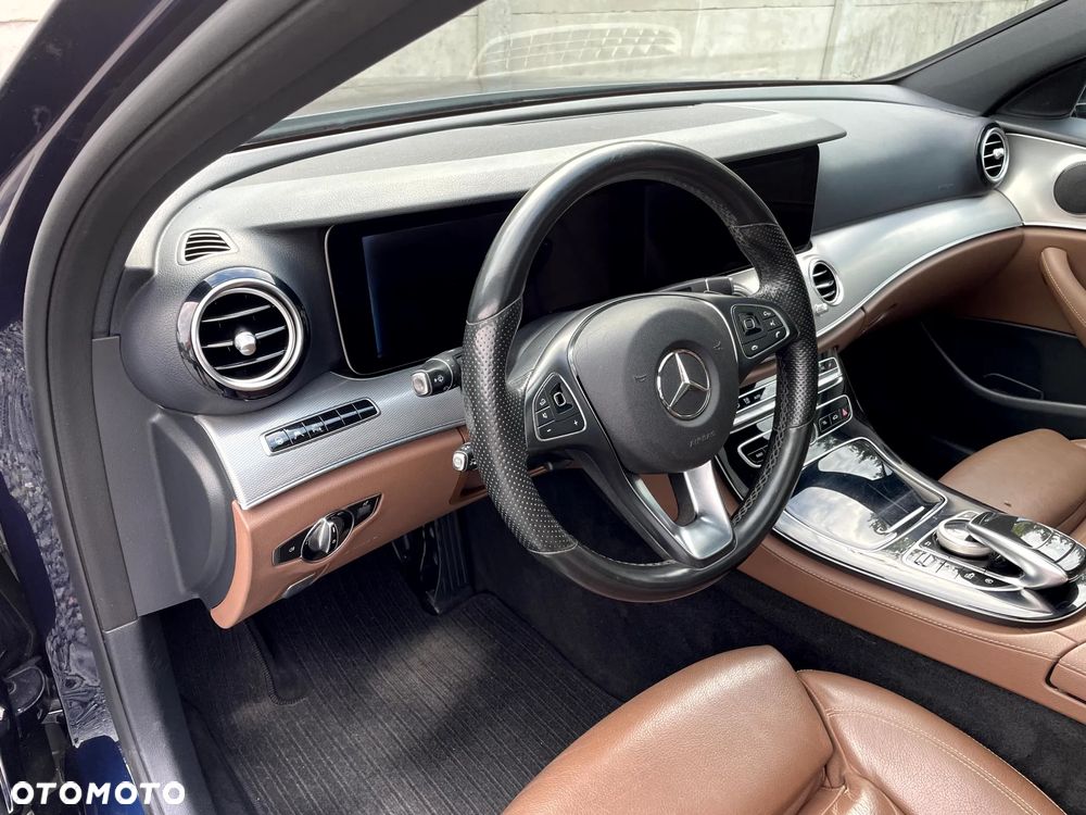Mercedes-Benz Klasa E 220 d 4Matic 9G-TRONIC Avantgarde - 29