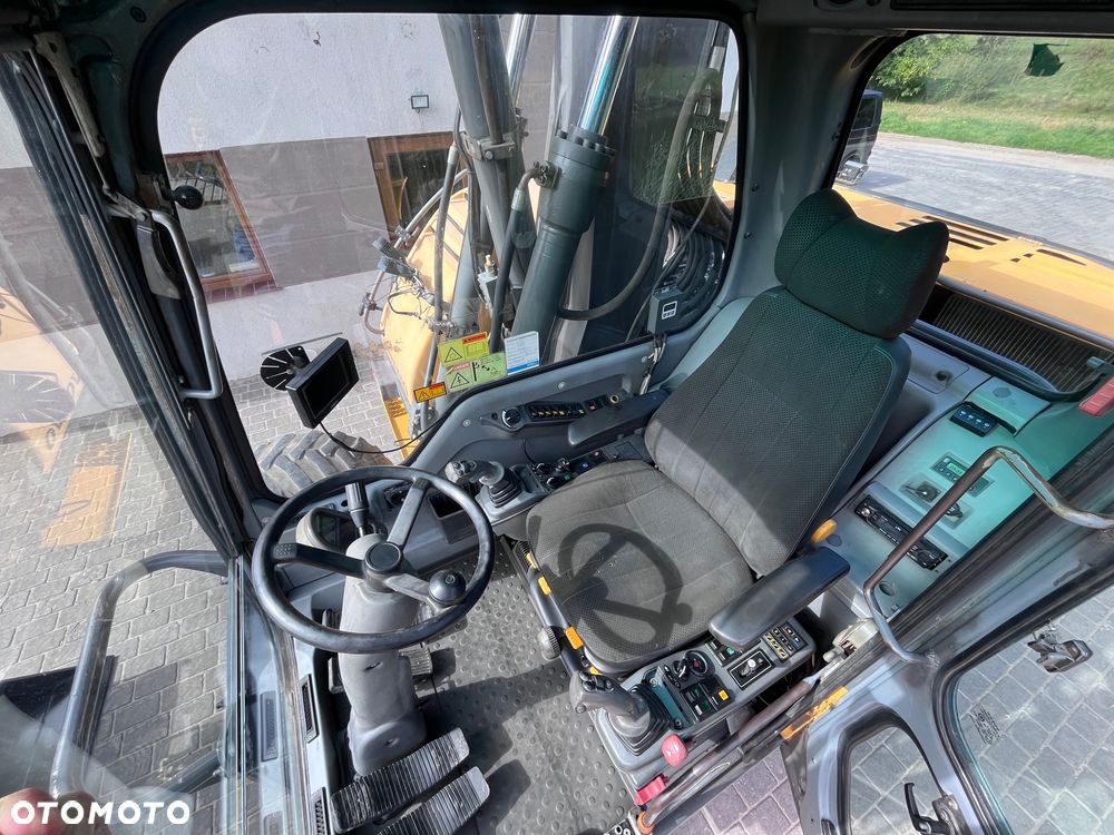 Volvo EW140B - 17