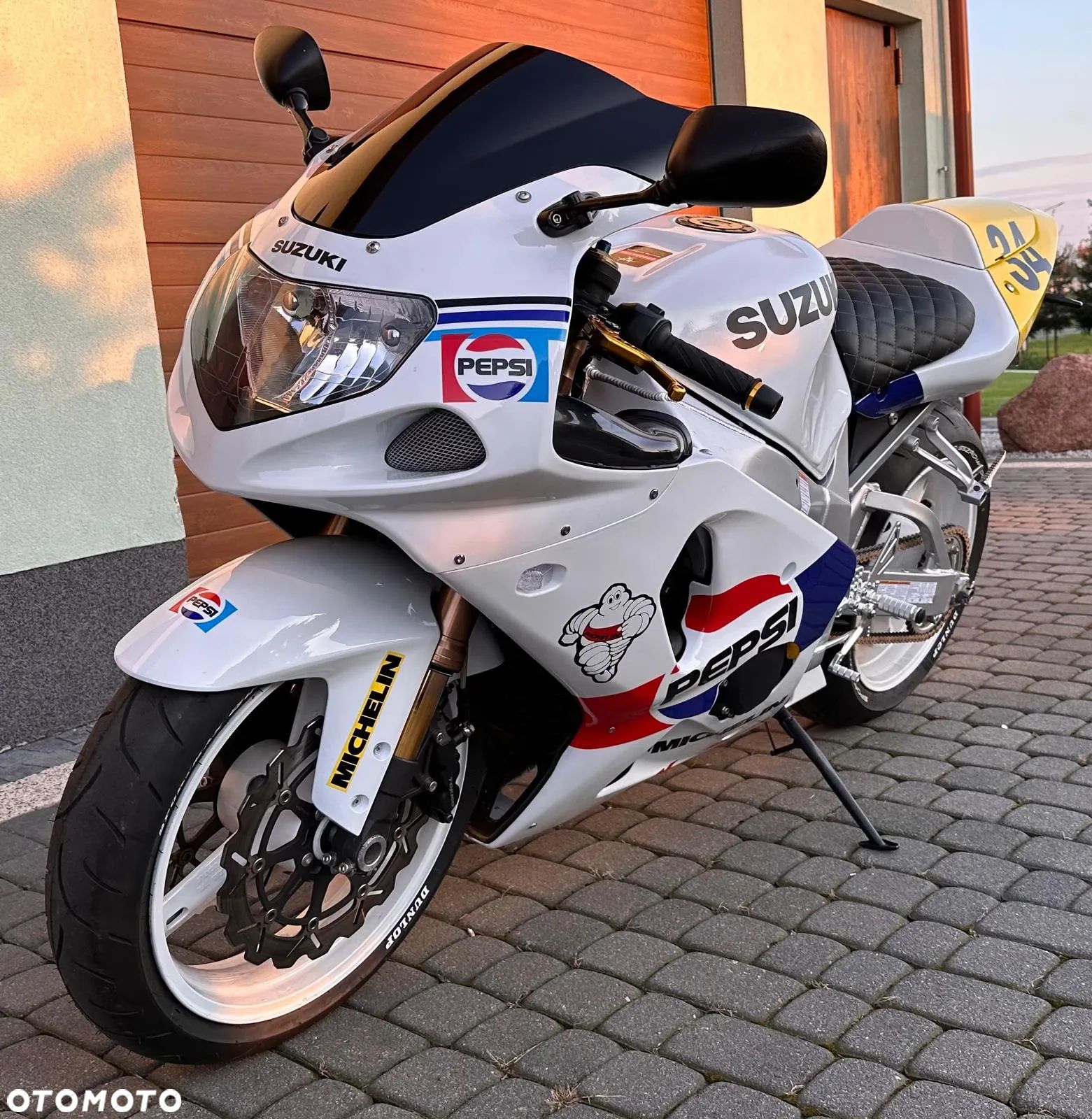 Suzuki GSX-R - 1