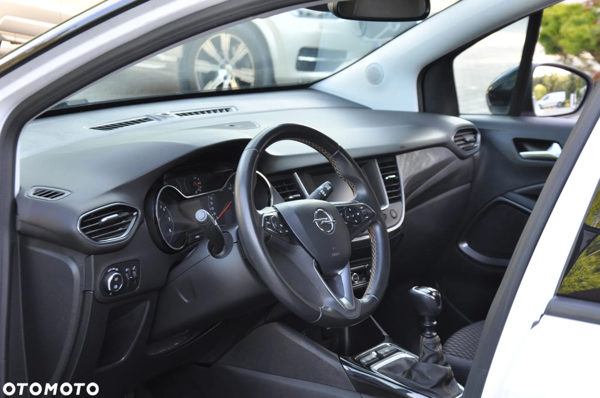 Opel Crossland X 1.2 120 Lat - 37