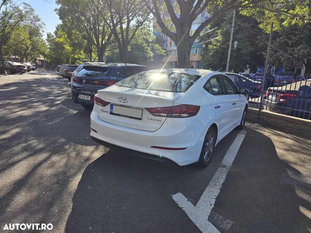 Hyundai Elantra 1.6 MPi Highway - 4