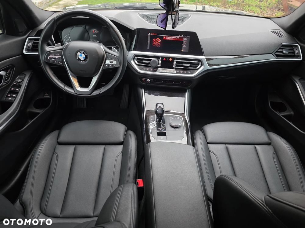 BMW Seria 3 330i Sport - 13