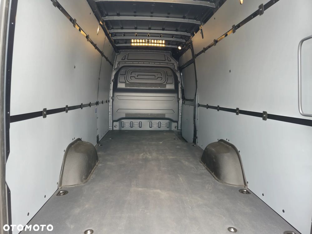 Mercedes-Benz Sprinter - 8