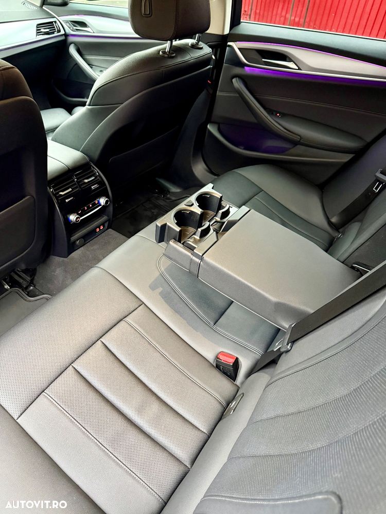BMW Seria 5 520d Touring Aut. M Sport Edition - 9