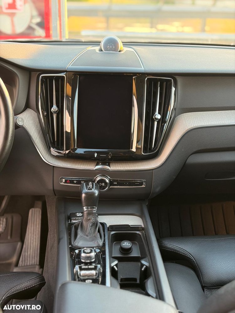 VOLVO XC60 2017 — imagine 9