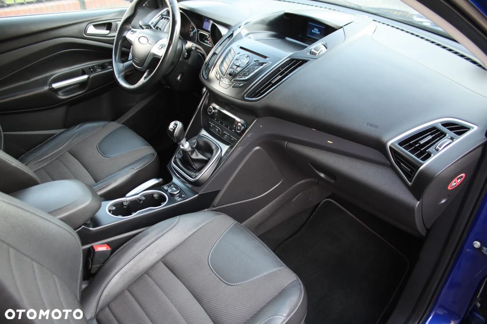 Ford Kuga 1.6 EcoBoost 2x4 Titanium - 37