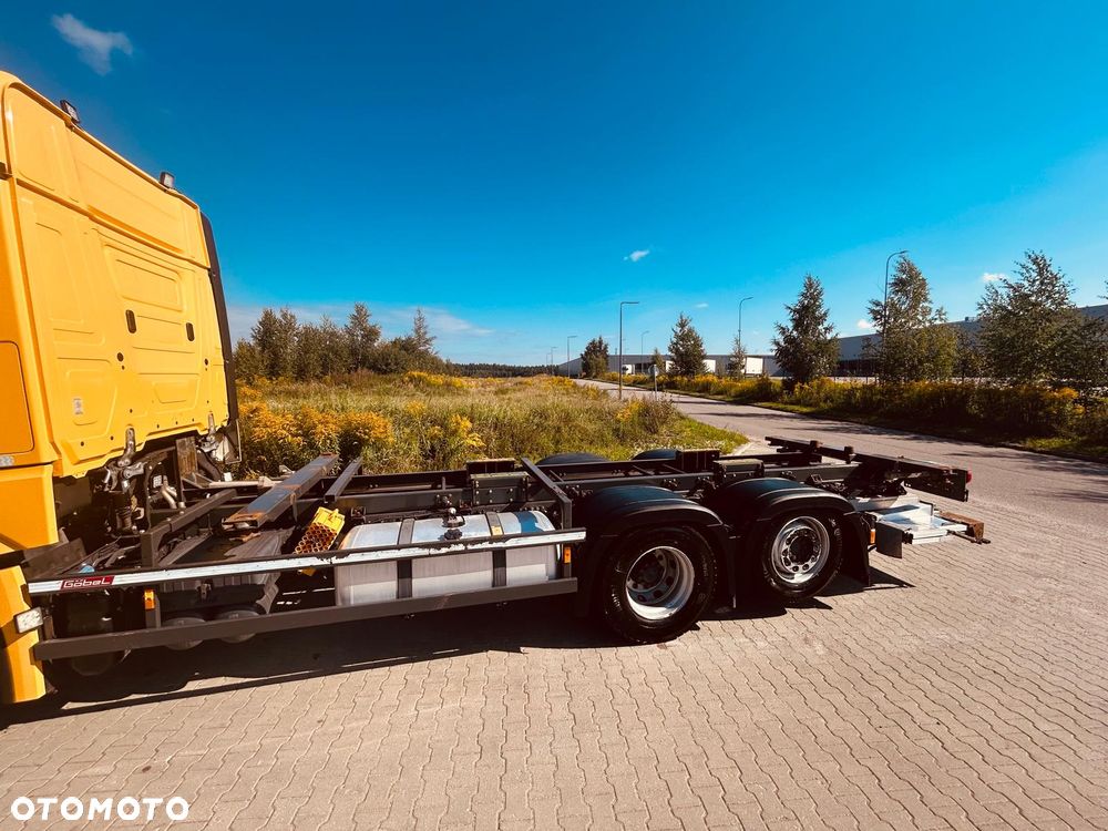 Mercedes-Benz Actros - 3