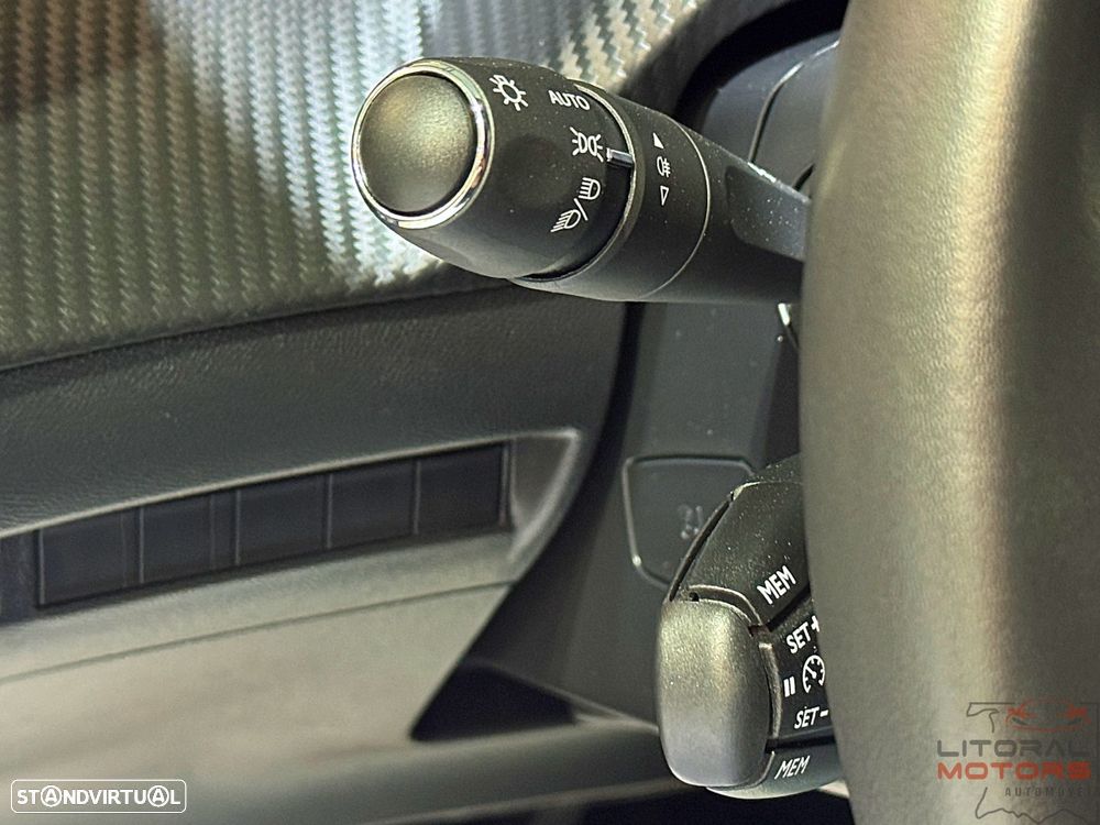 Peugeot 2008 1.2 PureTech Allure Pack EAT8 - 23