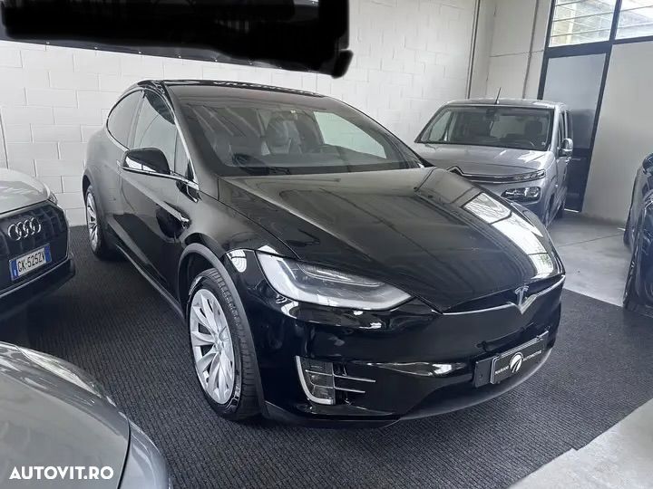 Tesla Model X - 3
