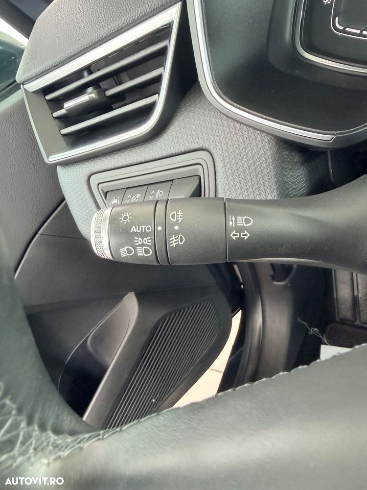 Renault Clio TCe 100 INTENS - 24