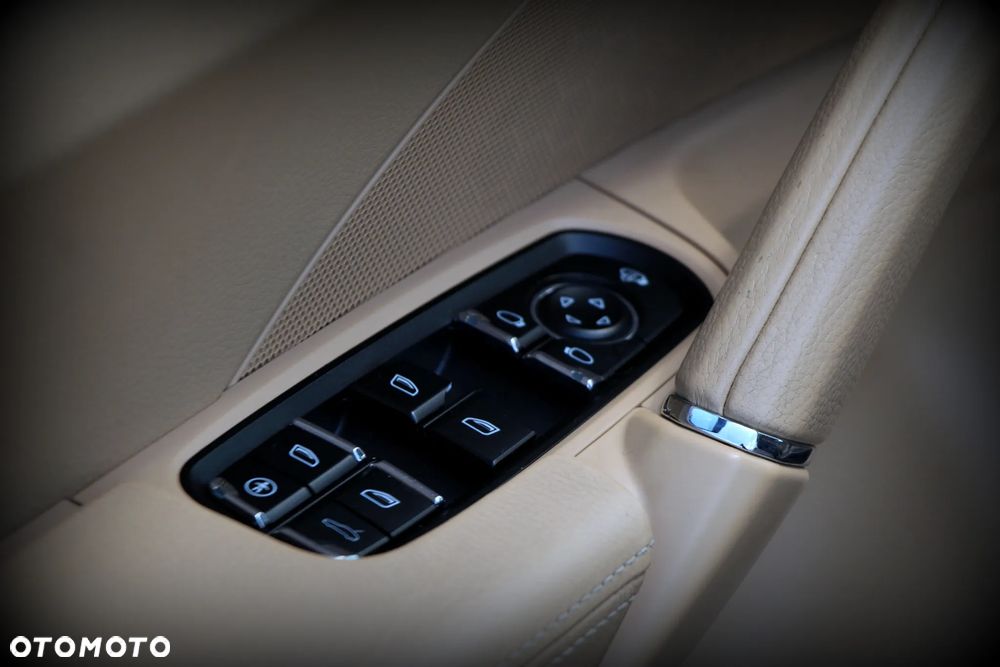 Porsche Cayenne - 23