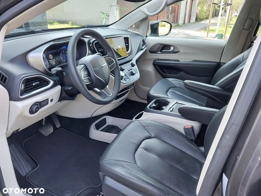 Chrysler Pacifica - 13