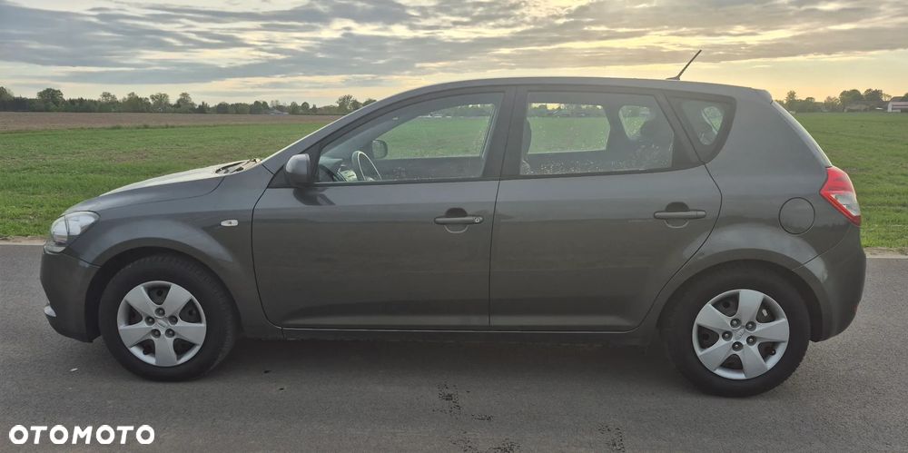 Kia Ceed - 4