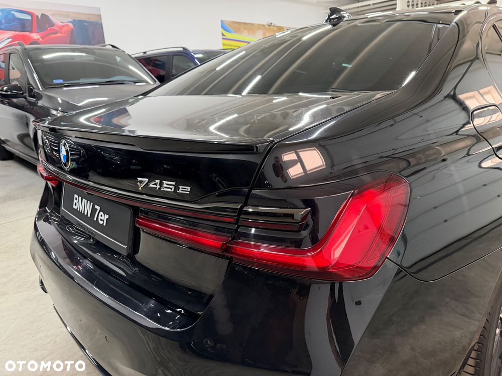 BMW Seria 7 745e sport - 15