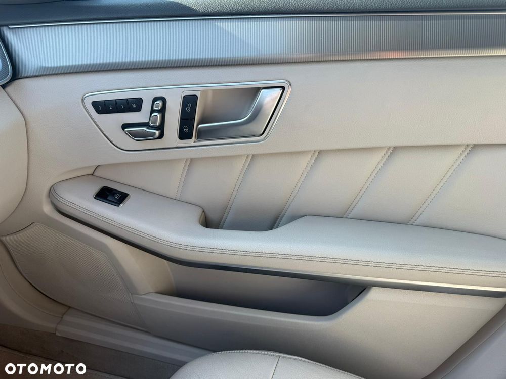 Mercedes-Benz Klasa E 300 BlueTEC 7G-TRONIC - 33