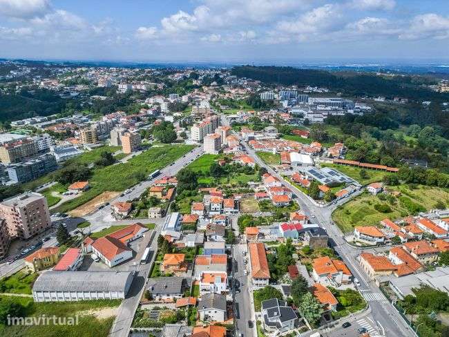 Imóvel comercial com estacionamento e serviços - Grande imagem: 4/9