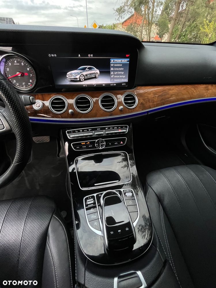 Mercedes-Benz Klasa E 300 9G-TRONIC AMG Line - 19