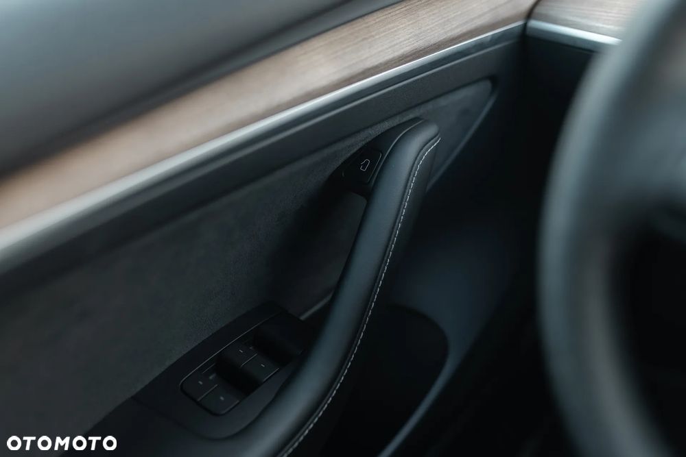 Tesla Model 3 Performance AWD - 19