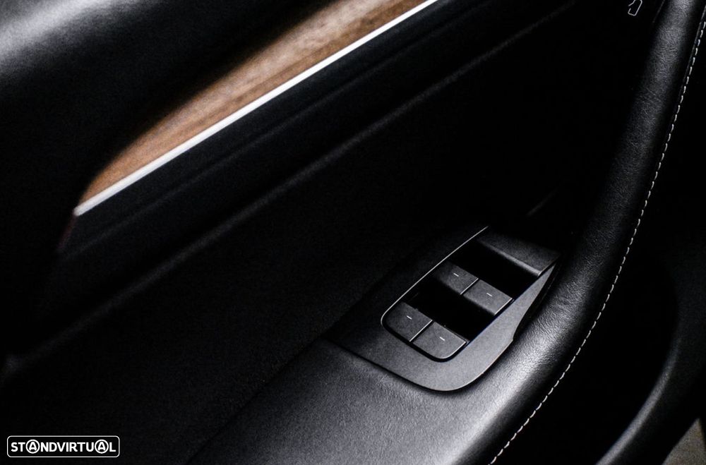 Tesla Model Y Long Range Dual Motor AWD - 22