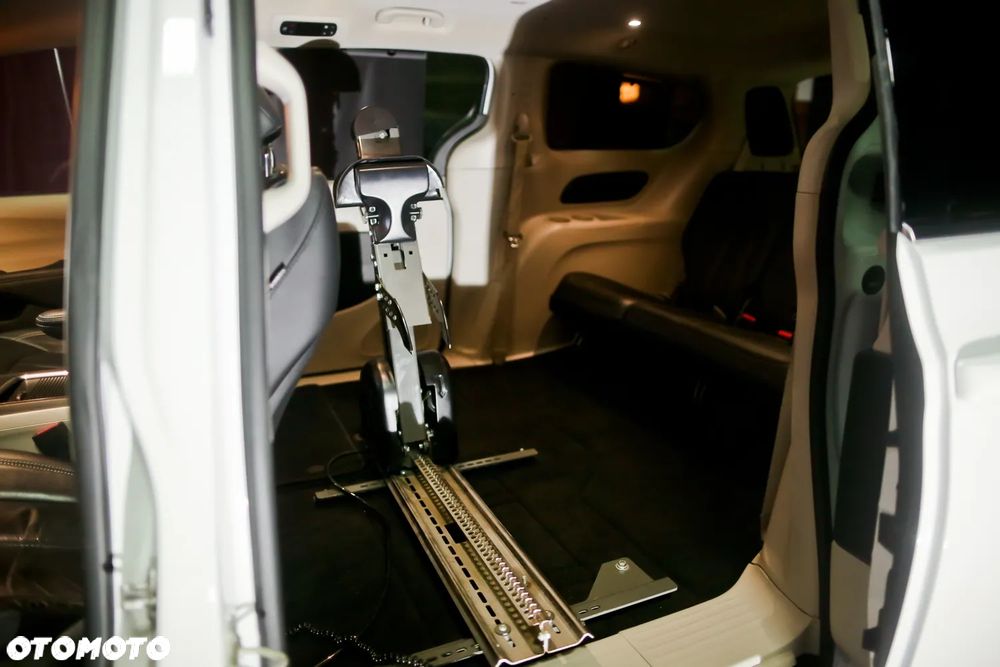 Chrysler Pacifica - 22