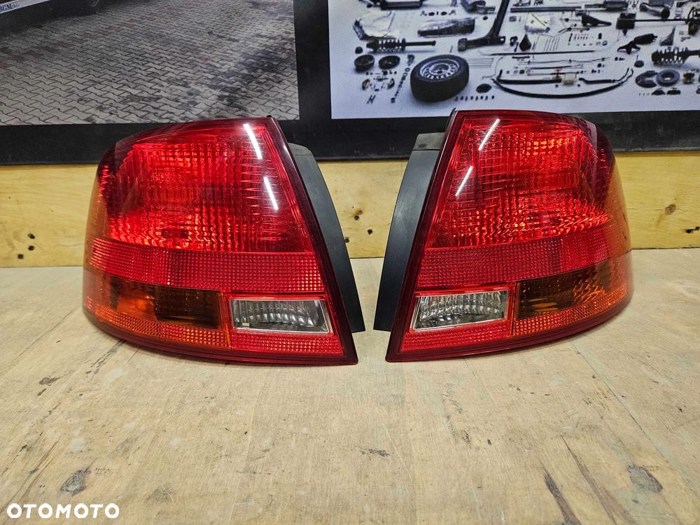 Lampa Lampy Tyl Tylna Prawa Lewa na w Blotnik AUDI A4 B7 Kombi Avant - 2