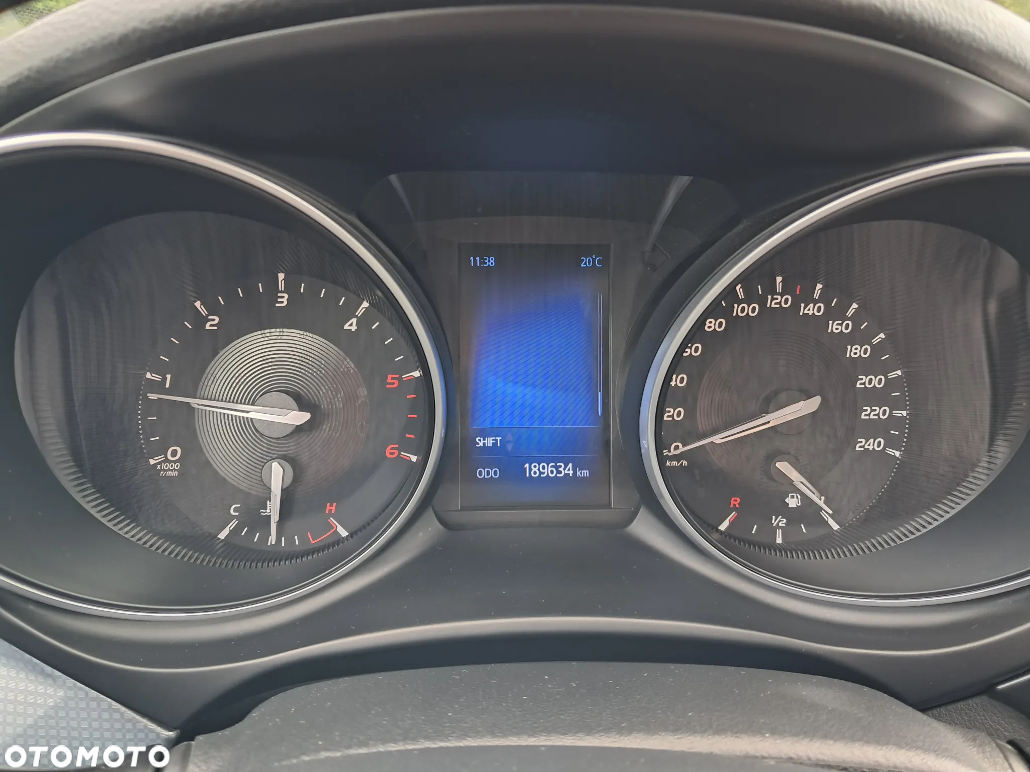 Toyota Avensis 2.0 D-4D Premium - 13