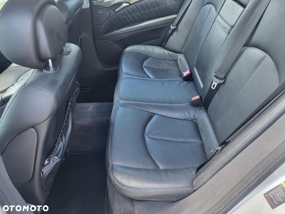 Mercedes-Benz Klasa E 320 CDI 4-Matic T Avantgarde - 17