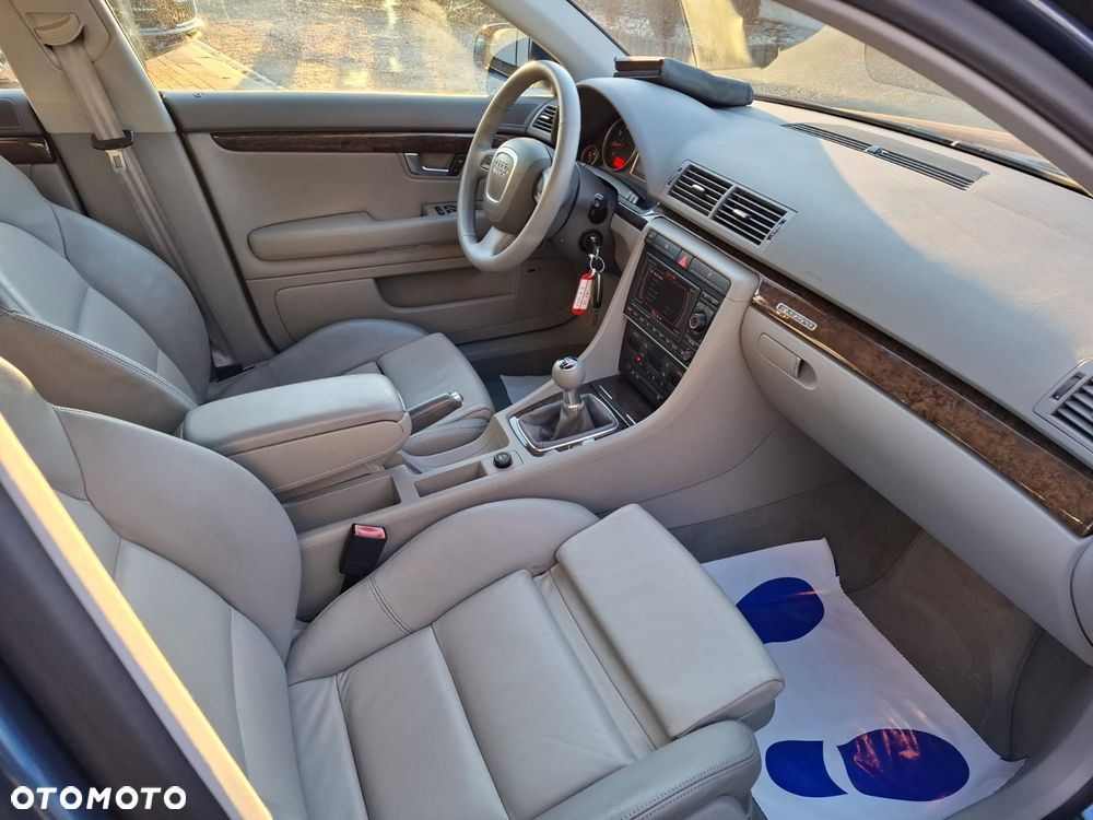 Audi A4 Limousine 2.0 T FSI quattro - 11