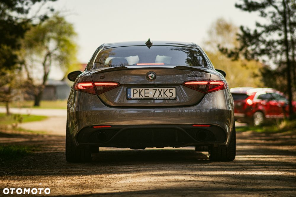 Alfa Romeo Giulia 2.0 Turbo 16V AT8-Q4 Veloce - 7