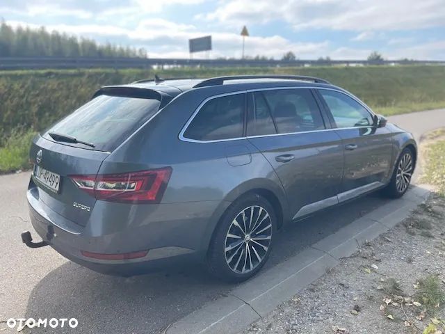 Skoda Superb Combi 2.0 TDI DSG Ambition - 6